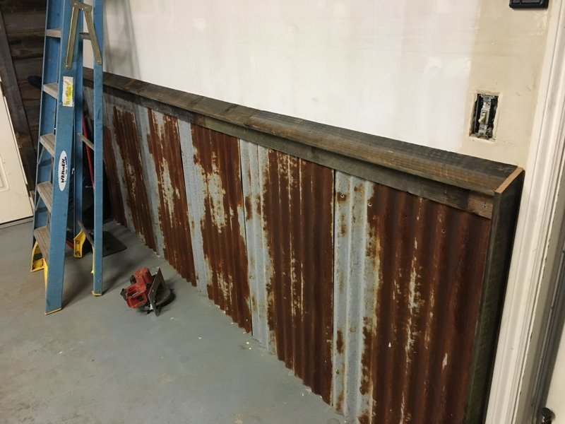 Мотоциклист превратил неприметный гараж в крутое «мужское логово» авто и мото,автоновости,гараж,история