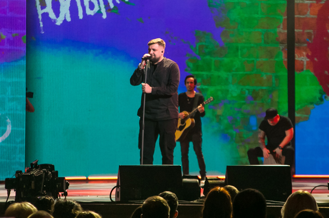 gosti-vecherinki-goda-zolotoj-grammofon-2017-brezhneva-baskov-ani-lorak_014