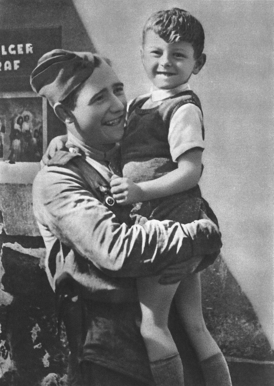 Фото солдат с ребенком великая отечественная война