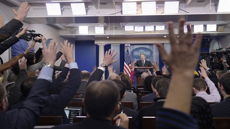 Брифинг в Белом доме прошел без журналистов: их просто не пустили на встречу 