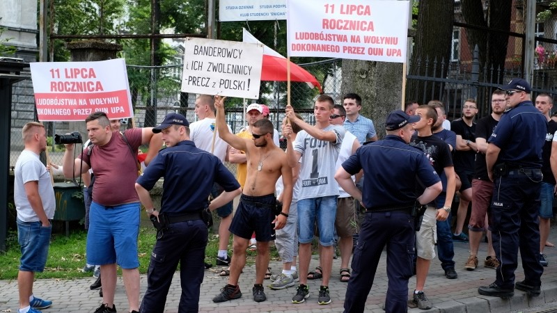С рабами не договариваются: Польша требует от Украины отречься от Бандеры