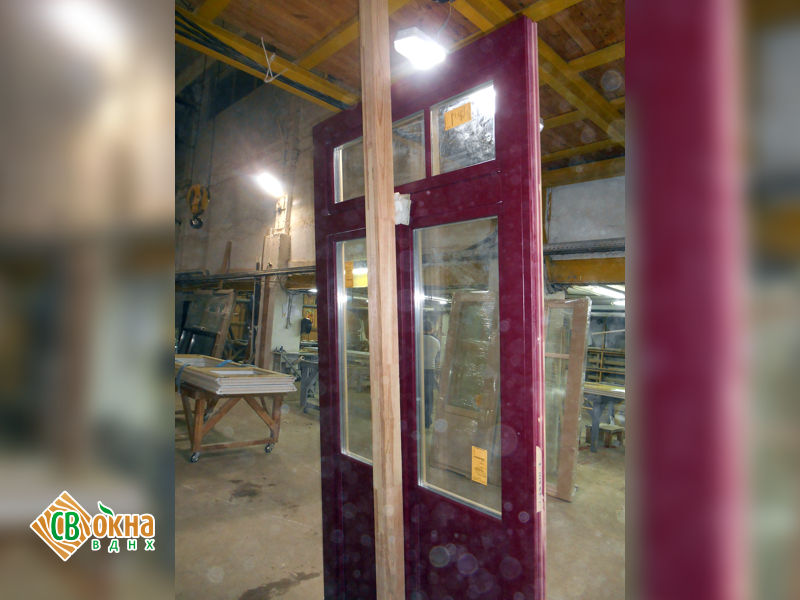 Балконная дверь из лиственницы