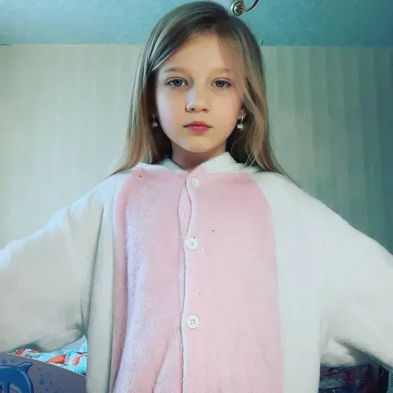 13-летняя Алиса Теплякова, поступившая в МГУ в 9 лет, стала психологом и берёт 50 тысяч рублей за приём Алиса, Теплякова, Евгений, может, стала, Тепляков, получила, диплом, возраста, университет, перевелась, после, дочери, Евгения, Тогда, предметам, Хеймдалль, четыре, хорошо, студенткой