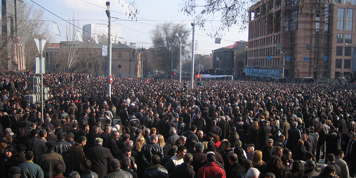 1 марта: Несогласные с подсчётом голосов в ходе выборов президента Армении