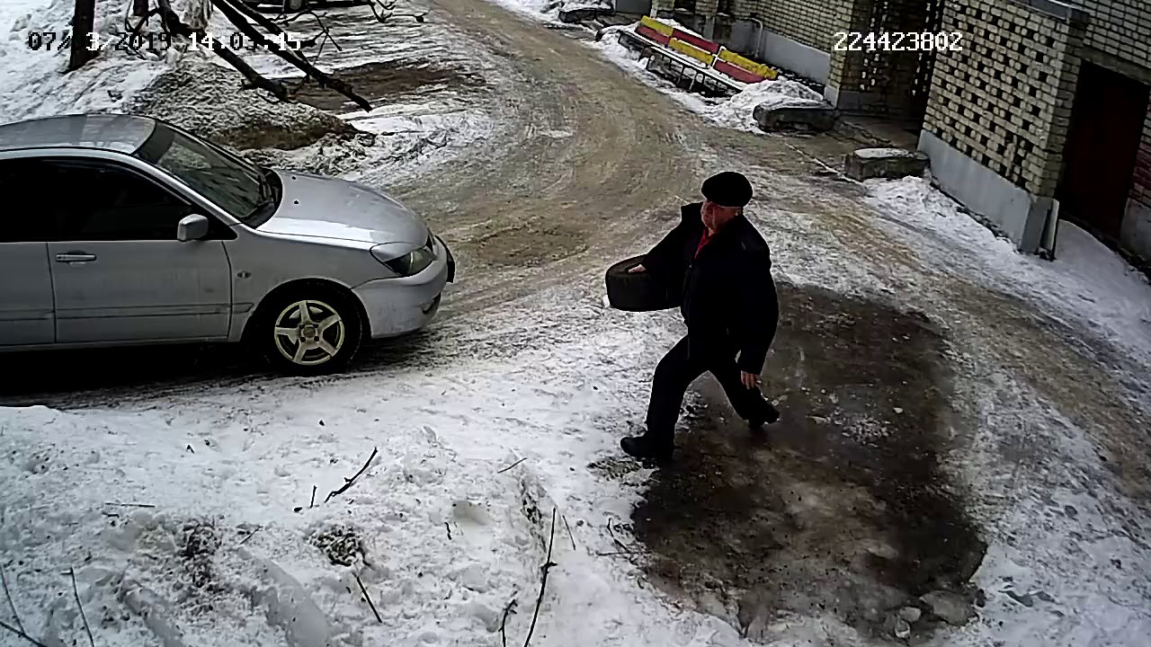 Борец с незаконным захватом парковочных мест во дворе