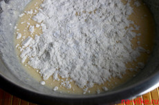 Добавить муку и соду