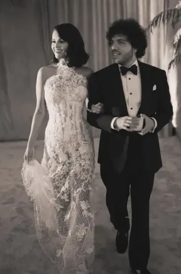 Селена Гомес устроила вечеринку мужу Бенни Бланко на фоне скандала вокруг их семьи Бенни, Гомес, Бланко, БланкоСелена, Friends, ступни, рождения, после, только, этого, Secrets, Селена, грязных, подкасте, камеру, стесняется, босиком, много, признался, ходит