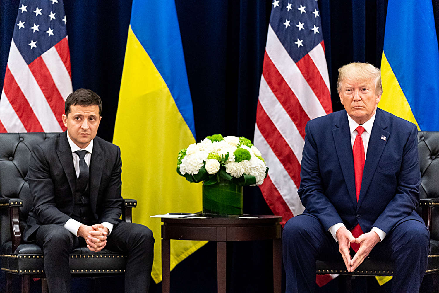 Флаг переговоров. Америка и Украина.