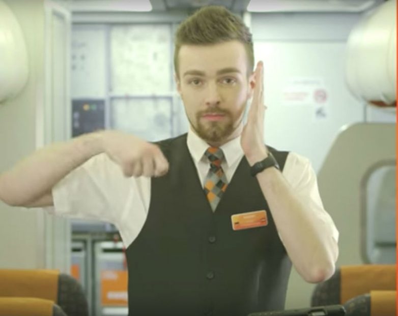 Что обозначают загадочные жесты бортпроводников 