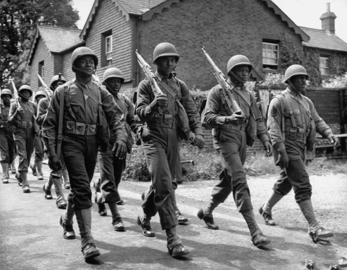 Начинали войну американцы со все теми же штиблетами и обмотками. |Фото: discoverafricanews.com.