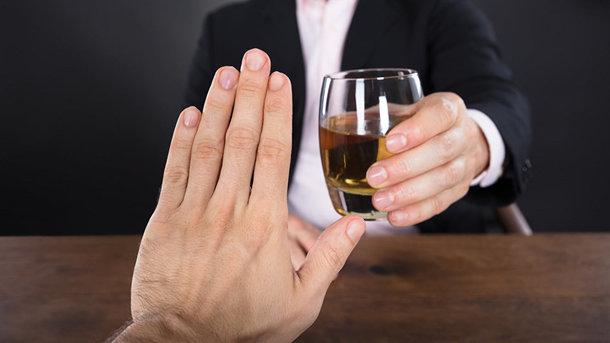 Действие алкоголя в чем-то похоже на действие сахара на наш организм. Фото: ru.sputniknews.lt