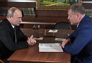 С временно исполняющим обязанности губернатора Астраханской области Игорем Бабушкиным.
