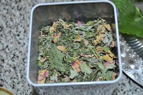 Рецепты травяных чаев: из листьев Бадана, малины, смеси трав. 01