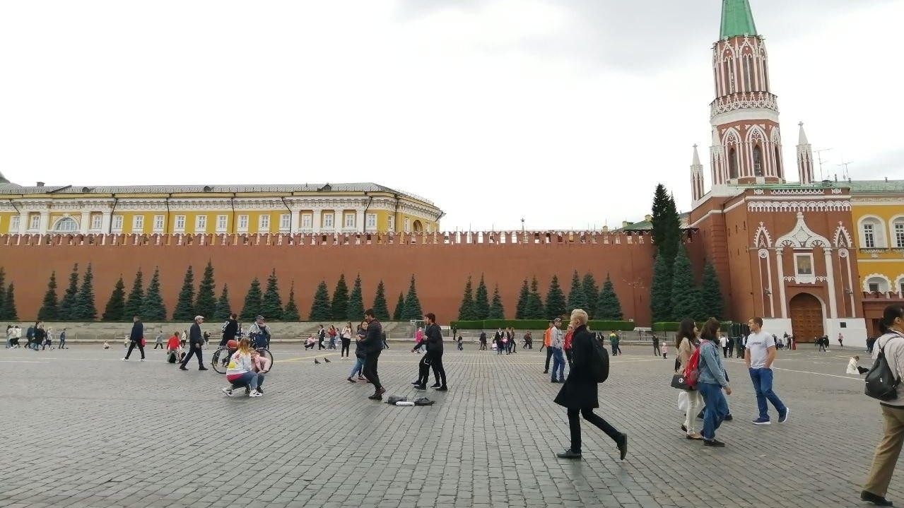 В москве есть русские. Стадион на красной площади. Красная площадь Пермь. Красная площадь перекрыта. Красная площадь закрыта.