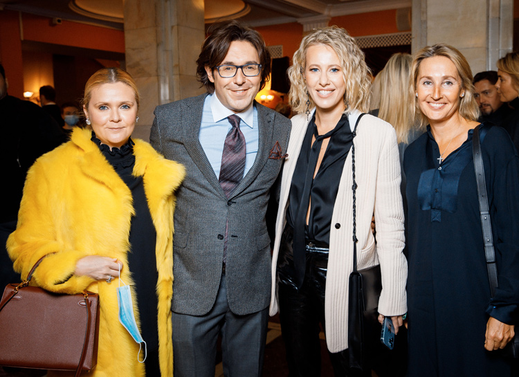 Ксения Собчак и Константин Богомолов, Баста и Елена Пинская и другие гости премьеры "Бэтмен против Брежнева" Звезды,Красная дорожка