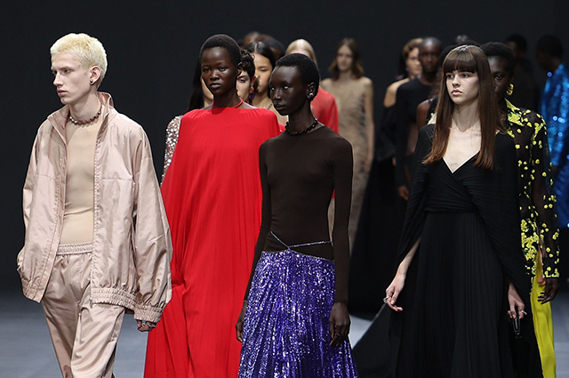 Неделя моды в Париже: Тина Кунаки, Бруклин Бекхэм и Никола Пельтц, Зендая посетили показ Valentino Неделя моды в Париже: Тина Кунаки, Бруклин Бекхэм и Никола Пельтц, Зендая посетили показ Valentino Новости моды