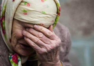 В Киеве нашли старушку: дети отказались ее забирать домой