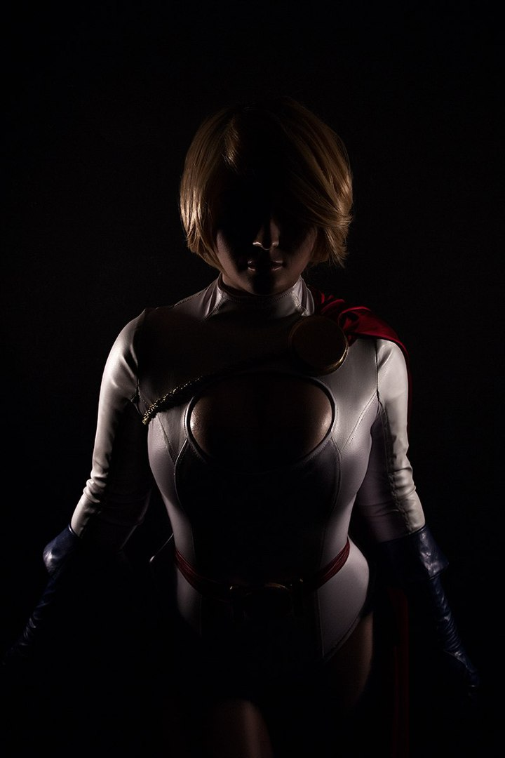 DC Comics-Косплей: Шикарная Милена Дерека в образе Пауэр Гёрл DC Comics-Косплей: Шикарная Милена Дерека в образе Пауэр Гёрл Игры