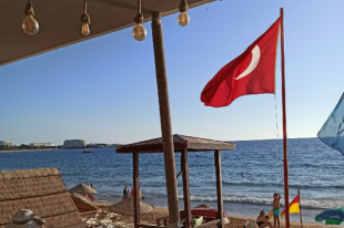 Экономист Разуваев предположил падение цен на отдых в Турции для россиян