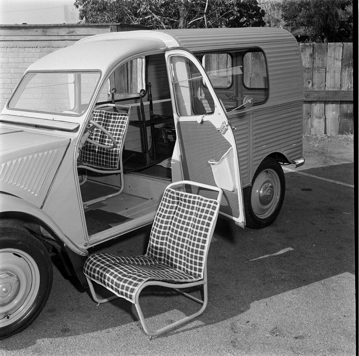 Citroen 2CV Fourgonnette - Фургон для бедных французских фермеров Citroen 2CV Fourgonnette - Фургон для бедных французских фермеров история