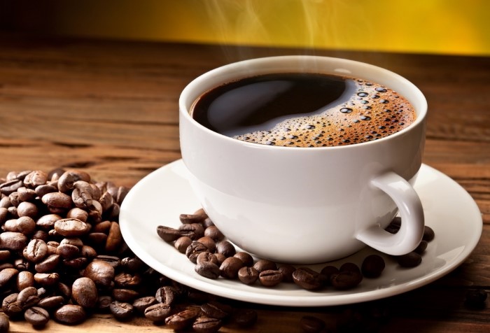 Выпейте чашечку кофе или пожуйте зерна / Фото: firestock.ru