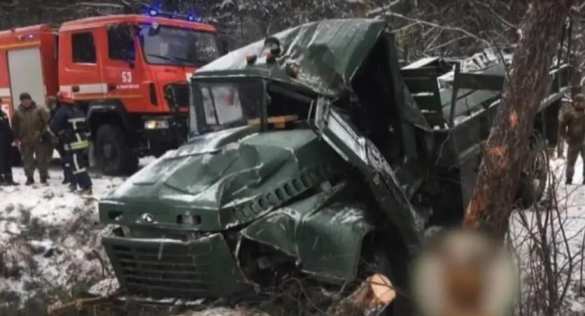 Полный солдат грузовик ВСУ перевернулся на западе Украины (ФОТО, ВИДЕО) | Русская весна