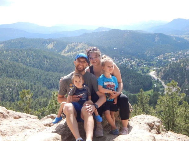 Особая связь: мать кормит грудью пятилетнего сына три раза в день Особая связь: мать кормит грудью пятилетнего сына три раза в день