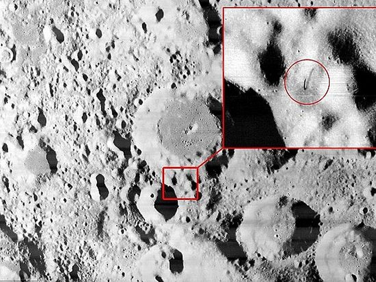 На луне можно жить. Снимки пришельцев на Луне. Инопланетяне на Луне. Фото инопланетян на Луне. База пришельцев на Луне.