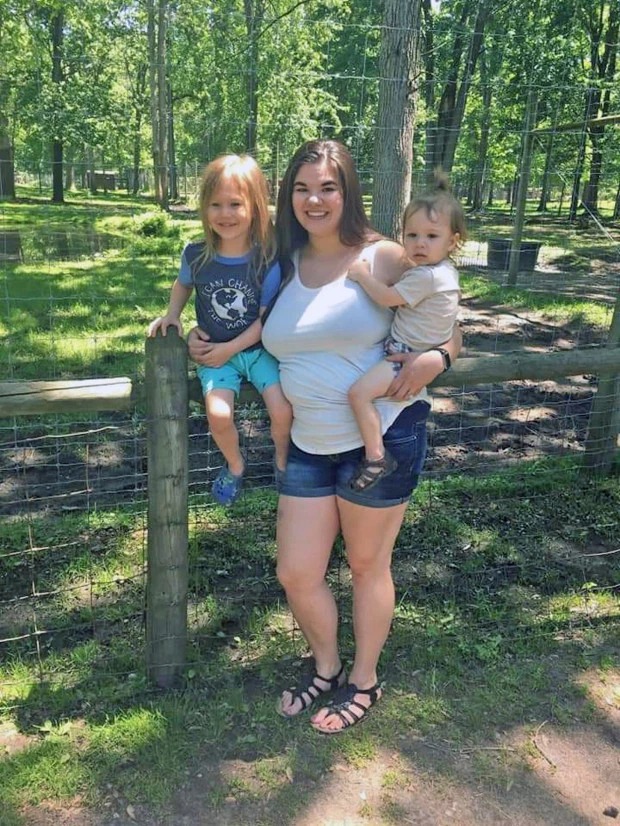 Особая связь: мать кормит грудью пятилетнего сына три раза в день Особая связь: мать кормит грудью пятилетнего сына три раза в день