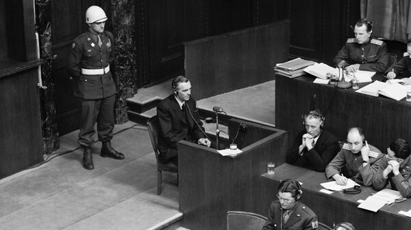 Паулюс Ф. дает показания на Нюрнбергском процессе