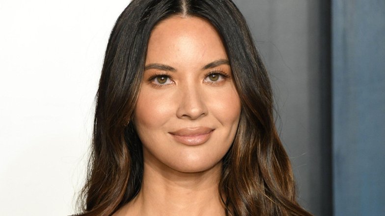 запах ее темных волос когда выйдет. хилари дафф с темными волосами. цвет волос мокко браун. меган фокс макияж 2022. шей митчелл балаяж.