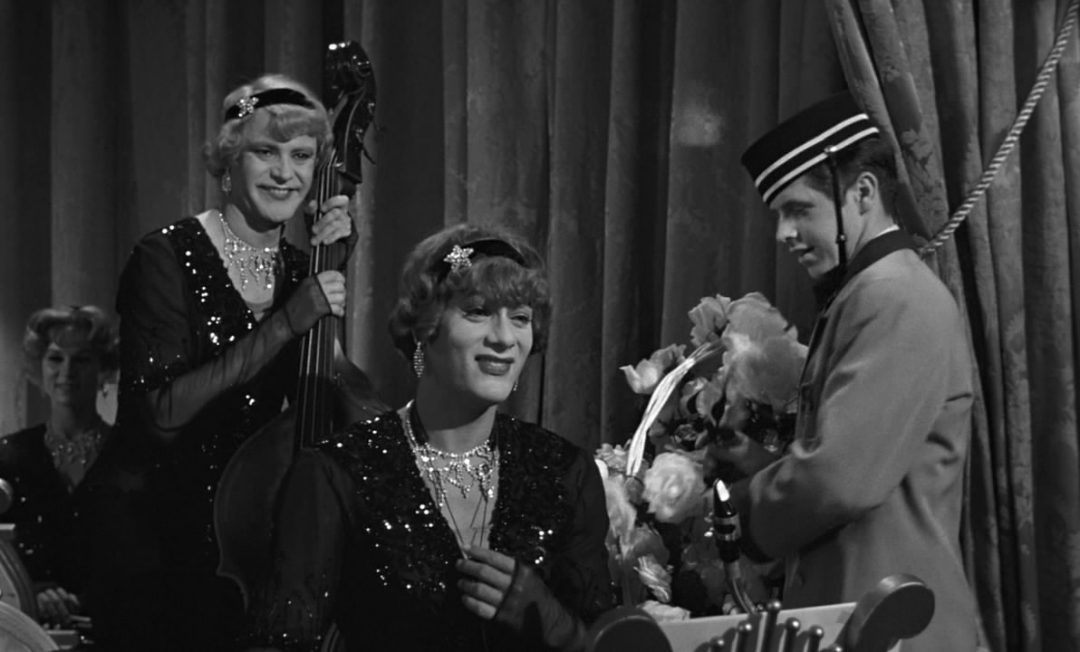 В джазе только девушки дафна с маракасами. В джазе только девушки фразы. В джазе только девушки фразы. В джазе только девушки фразы. В джазе только девушки фразы.