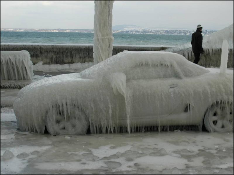Зима превращяет автомобили в искусство отдых