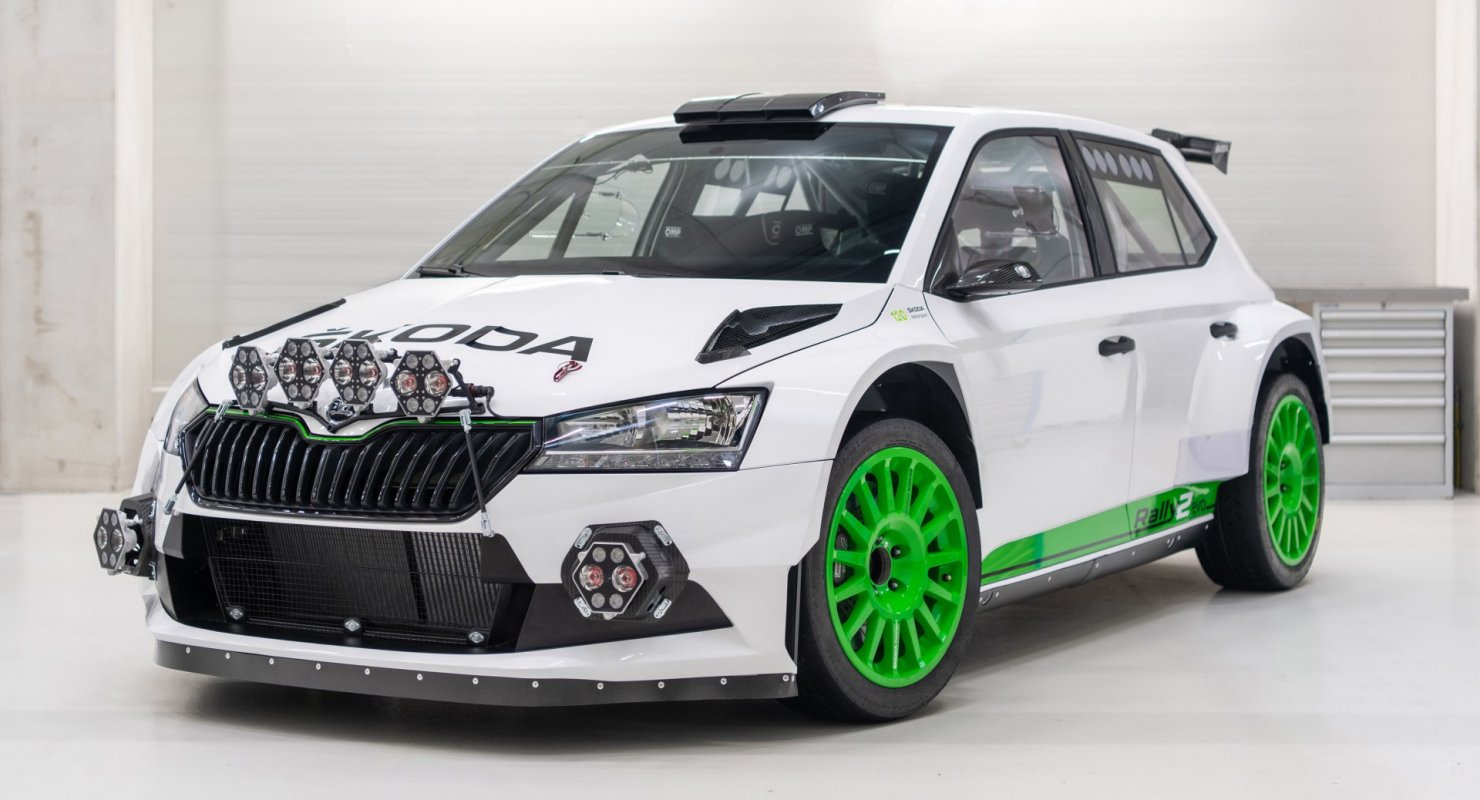 Skoda представила юбилейную версию раллийной Fabia Автомобили