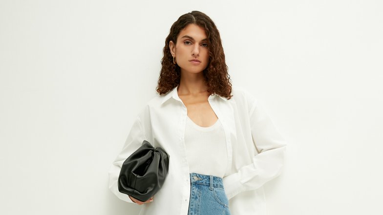 Топовая одежда для девушек. Кожаные юбки 2022. Модные топы 2022 женские. Модные вязаные вещи. Блузки 2022 модные женские.