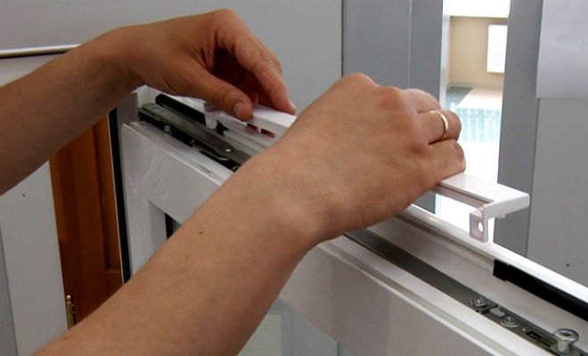 Открываем стеклопакет снаружи