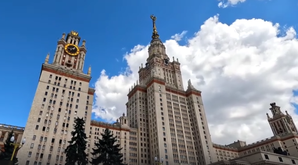 Фестиваль «Наука 0+» открылся в Москве иммерсивным спектаклем «Твоя квантовая реальность»