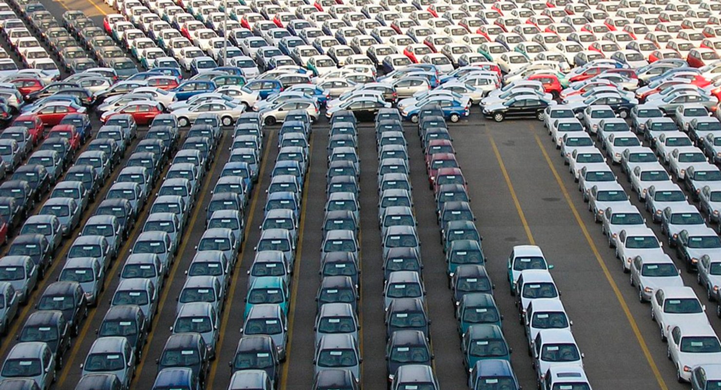 Глобальный дефицит микрочипов привел к остановке выпуска автомобилей