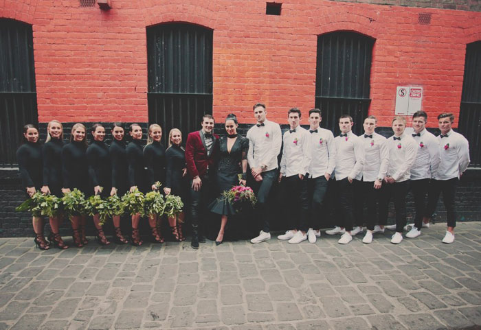 невеста в черном платье