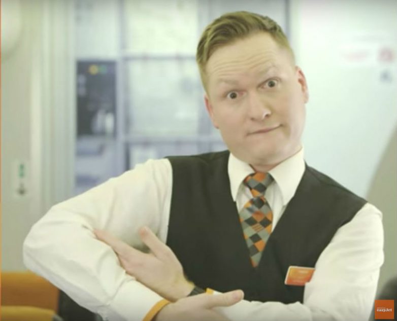 Что обозначают загадочные жесты бортпроводников 