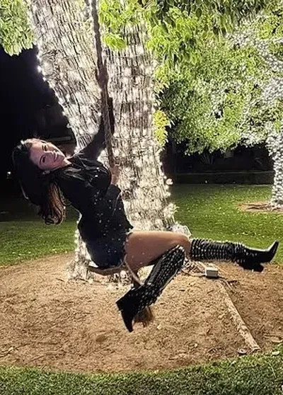 Селена Гомес устроила вечеринку мужу Бенни Бланко на фоне скандала вокруг их семьи Бенни, Гомес, Бланко, БланкоСелена, Friends, ступни, рождения, после, только, этого, Secrets, Селена, грязных, подкасте, камеру, стесняется, босиком, много, признался, ходит