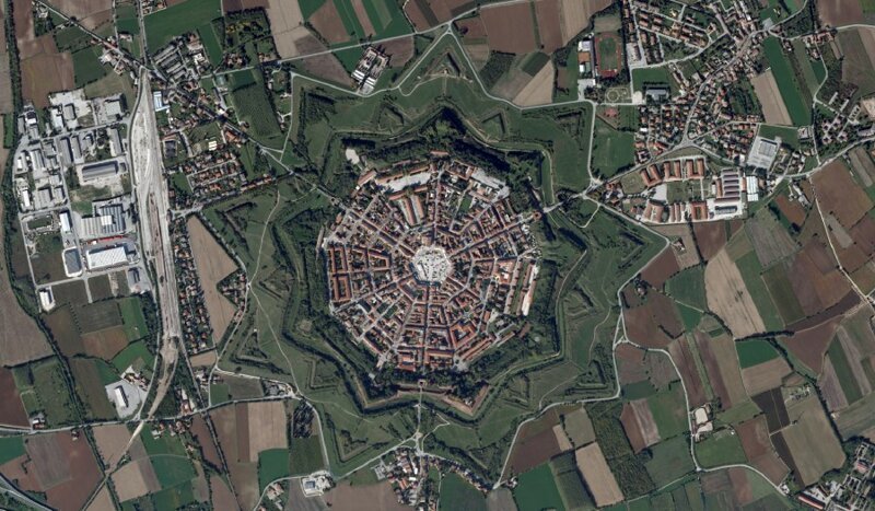 Загадки звездных бастионов, которые сверху выглядят круче, чем с земли 