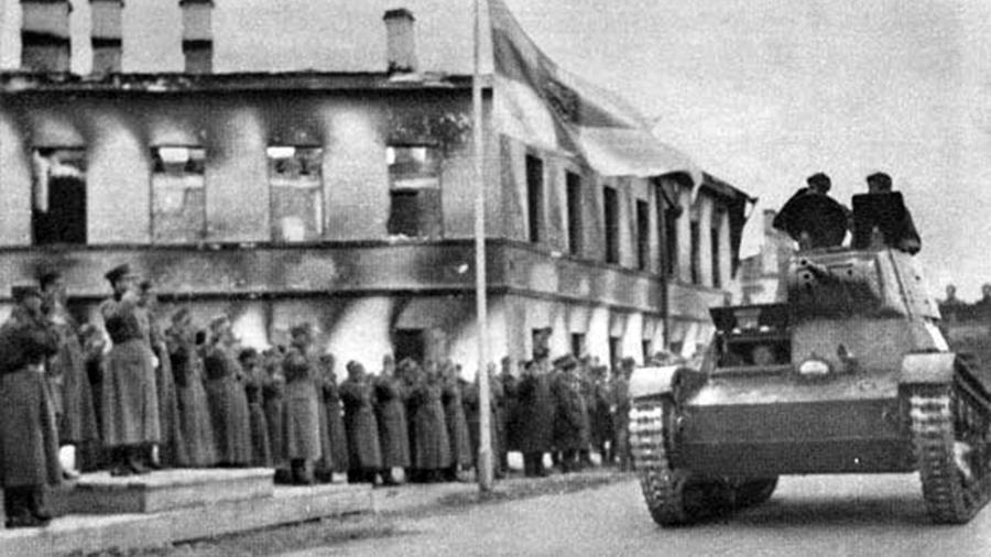Парад финских войск в Петрозаводске. 12 октября 1941 года
