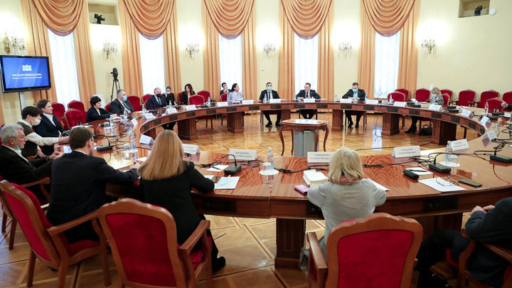 "Всем молчать о QR-кодах!" В Госдуме обсудили вопросы т-клеточного иммунитета и туманное будущее