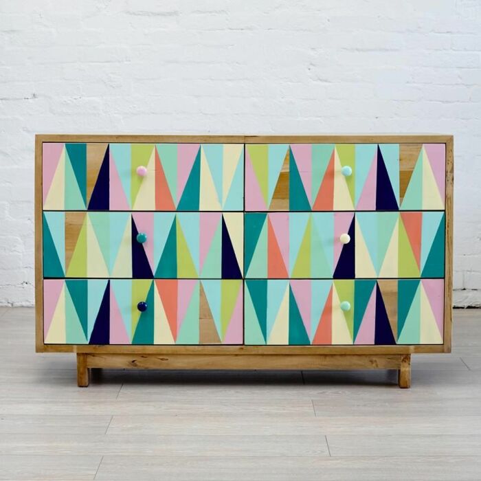 Преображение старой мебели в стильный предмет интерьера: советы и идеи