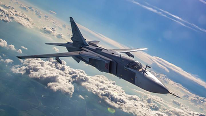 Британский эсминец поплатился за "глухоту": Су-24М объяснил доходчиво. Бомбой