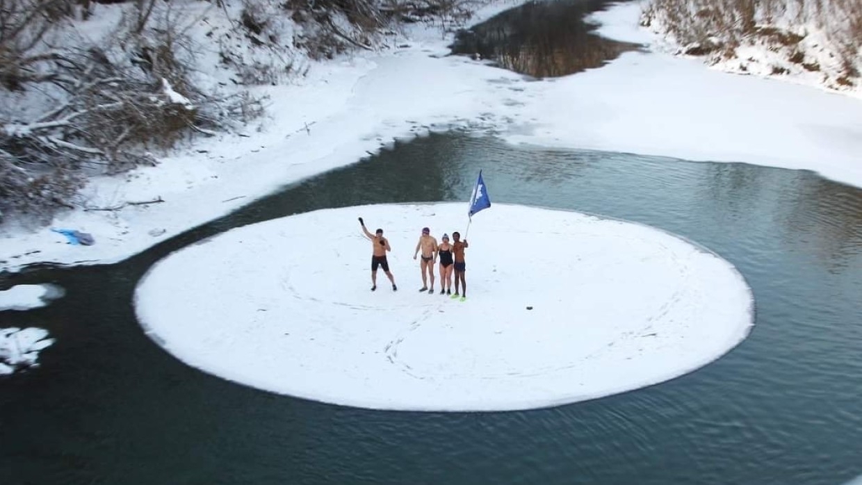 Тюменские «моржи» попали в Книгу рекордов России после дебютного арктического заплыва