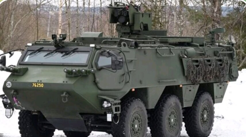 На вооружении Швеции машины получили обозначение Patgb 300 (Pansarterrängbil 300: Armored All-Terrain Vehicle 300). Машины будут поставляться в вариантах бронетранспортера (БТР), командно-штабной машины и санитарного автомобиля. 