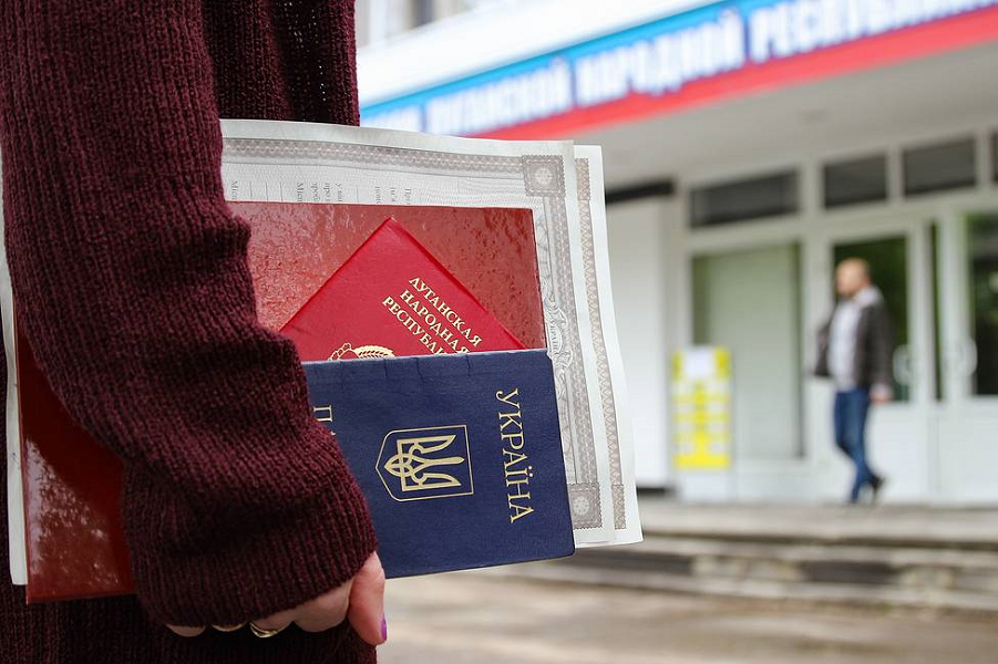 Киев угрожает лишением гражданства. Чей тогда будет Донбасс?