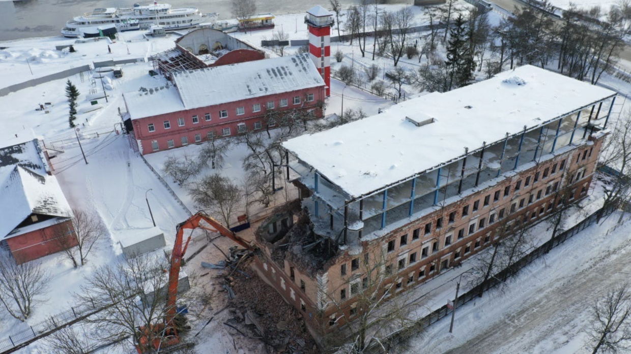 Баню-долгострой в Великом Новгороде сносят по решению суда